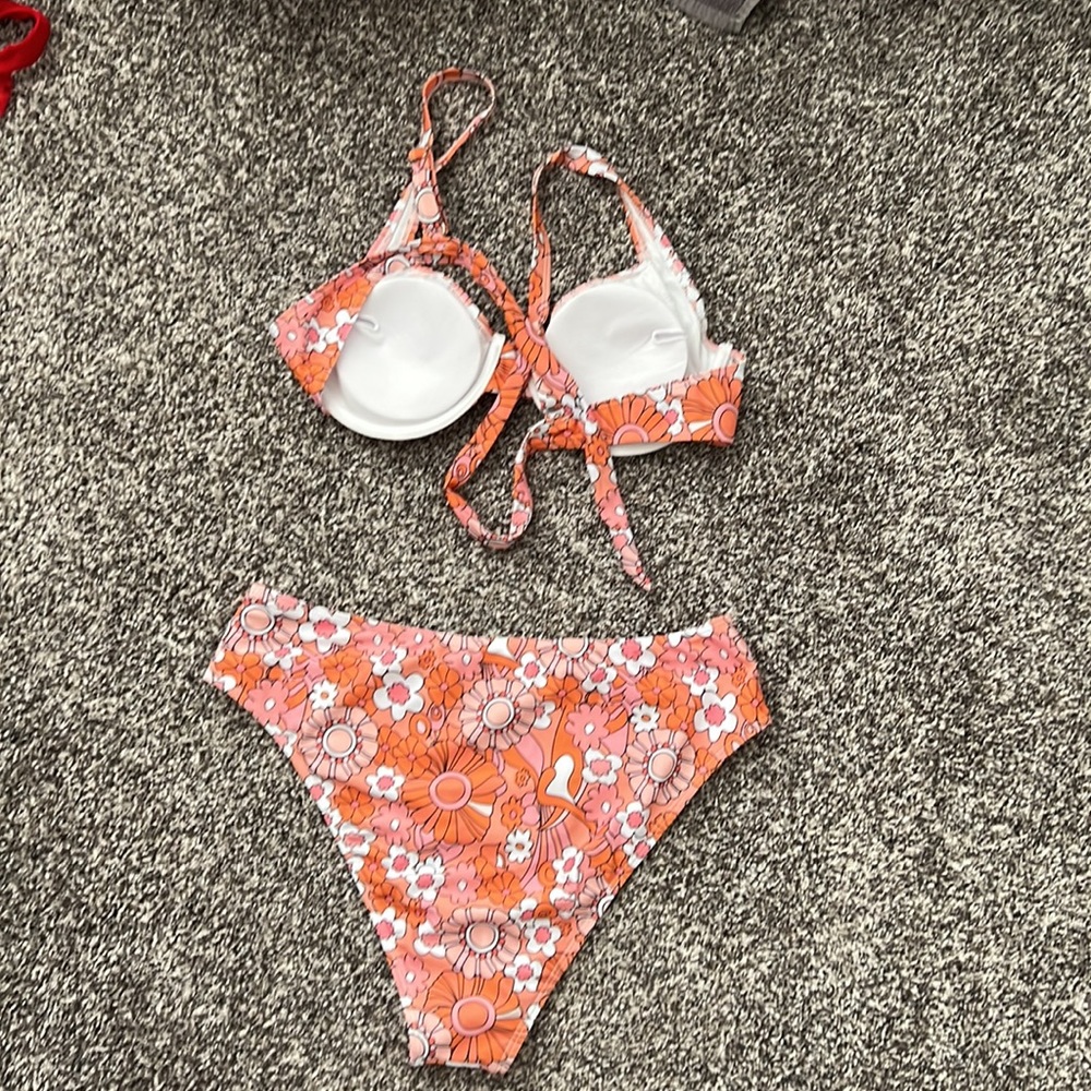 Flower bikini - Picture 2 of 3
